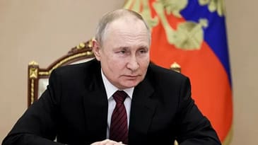 Путин отметил роль дипломатов в срыве планов Запада по изоляции России