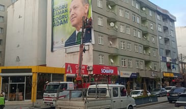 Полиция в Ване защищает предвыборное фото Эрдогана