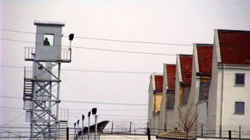 Заключенные тюрьмы закрытого типа № 1 Афьонкарахисар сегодня объявили голодовку