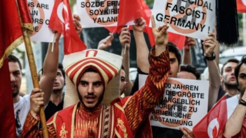 Германия проверяет группы, связанные с Турцией, накануне выборов