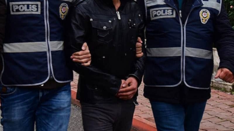Полиция Измира задержала 13 человек