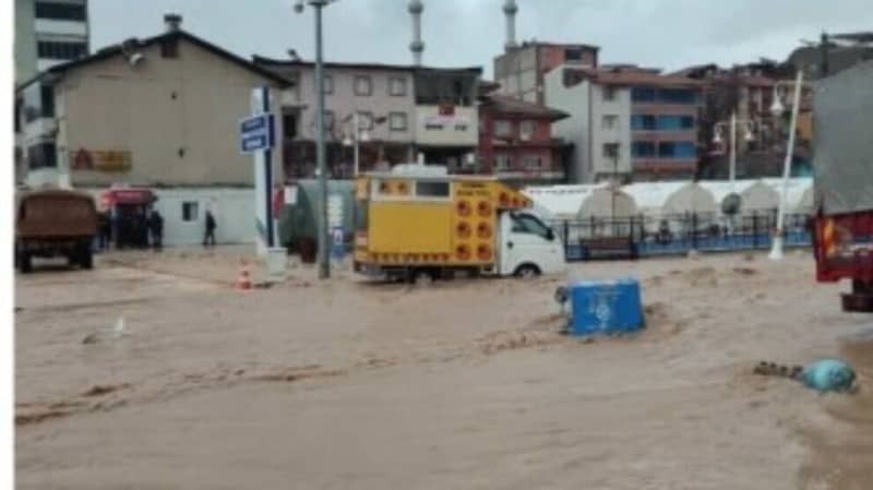В Доганшехире затопило палатки пострадавших от землетрясения